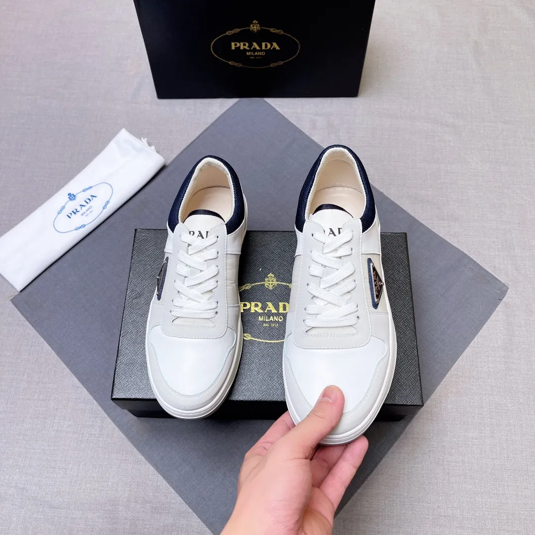 P400 Prada Prada's new men's leather sneakers, the highest version on the market, any comparison is welcome🆚! The original leather has excellent texture and is super high-end! Fetal sheep net lining imported from Italy, removable pad! Luxurious materials and fine workmanship, highly recommended! Code number 38-45 No. 058